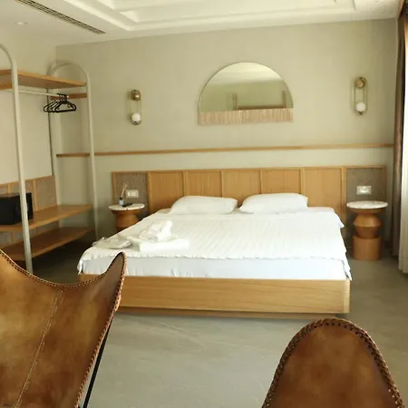 Monk Hotel *