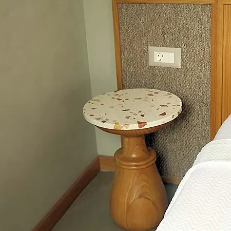 Monk Hotel *