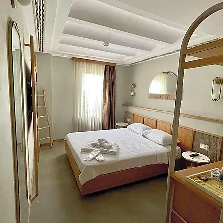 Monk Hotel *